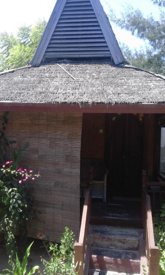 Coral Beach Pizza Cottages Gili Trawangan Quarto foto